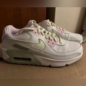 Kids Nike Air Max 90 LTR SE GS Size 5.5 Youth White Pink Honeydew